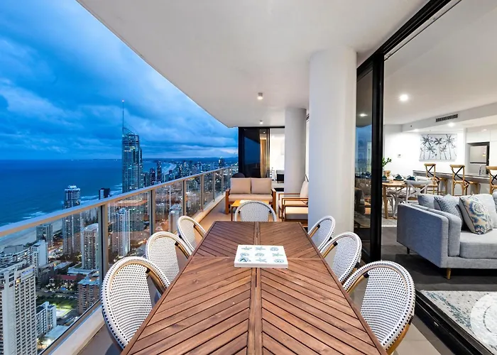 5 Bedroom Executive Sub Penthouse In The Heart Of Surfers With Full Ocean Views - Sleeps 12 - Circle On Cavill Amazing!!